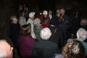 BGV-Besucher in der Aggertalhöhle