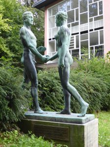 Olympische Statuen von 1936 in Gummersbach